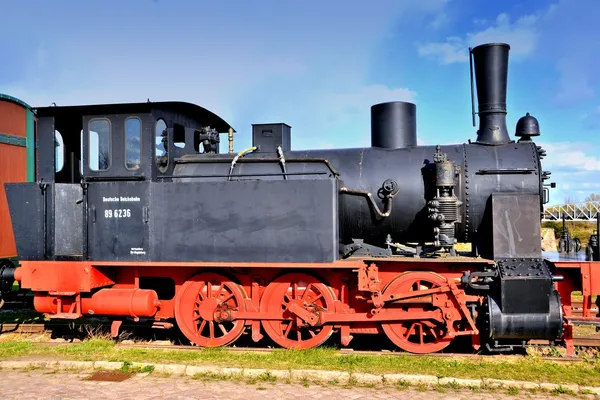 Uma velha locomotiva a vapor — Fotografia de Stock