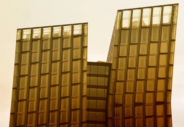 Un gratte-ciel dans le centre de Hambourg — Photo