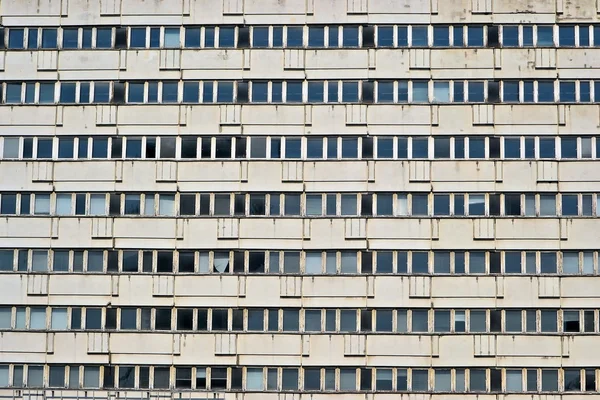 Um em necessidade de renovação edifício residencial em Berlim — Fotografia de Stock