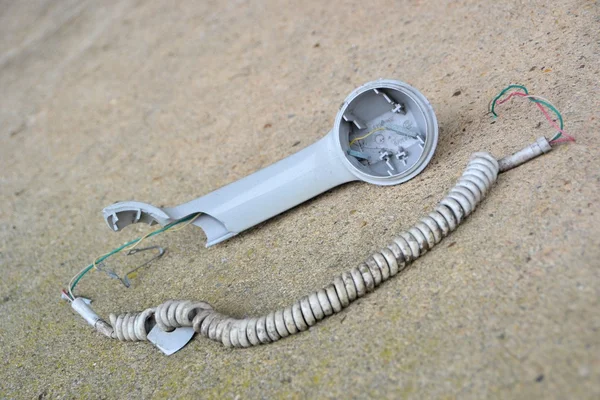 Eski bir kırık telefon ahizesi — Stok fotoğraf