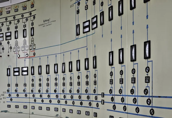 Controlecentrum van een afgedankte fabriek — Stockfoto