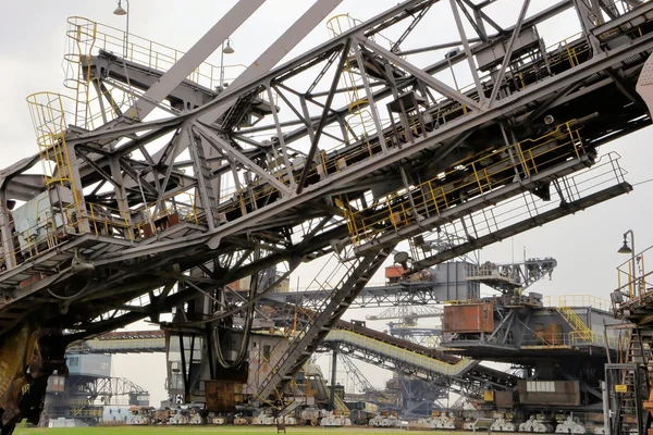 Uhlí bagr je v nepoužívaný důl — Stock fotografie