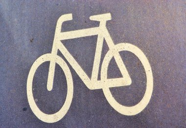 bir bisiklet yolu asfalt üzerinde işareti