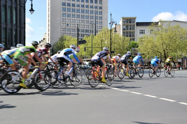 Ein radrennen in den strassen berlins — Stockfoto