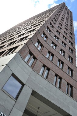 Berlin potsdamer platz adlı bir gökdelen