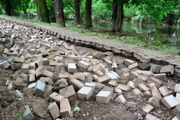 Road destroyed by the flood in Magdeburg — Stock Photo, Image