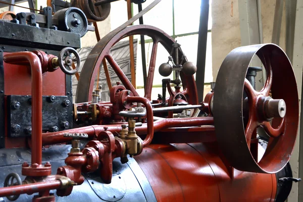 Старый паровой двигатель — стоковое фото