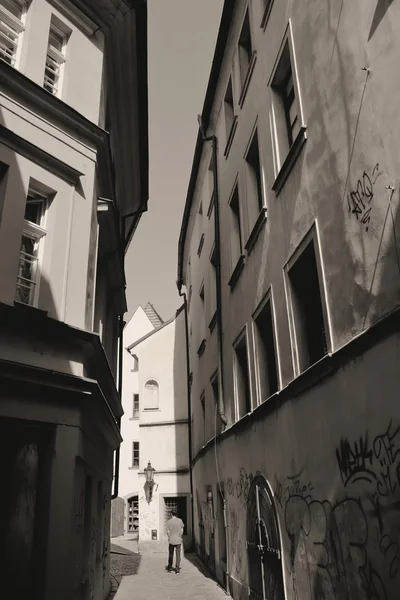 Wąską uliczkę w starym mieście w Pradze — Zdjęcie stockowe