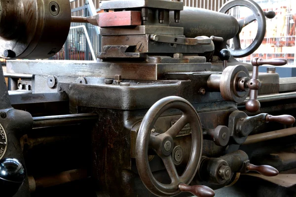 Detail of an old lathe in the Technik Museum Magdeburg — Stock Photo, Image