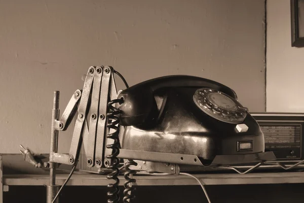 En gammal telefon i Magdeburgs technik museum — Stockfoto