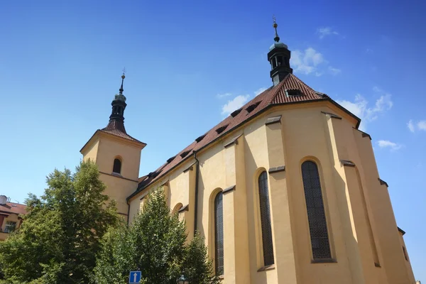 Starożytnego kościoła w starym mieście w Pradze — Zdjęcie stockowe