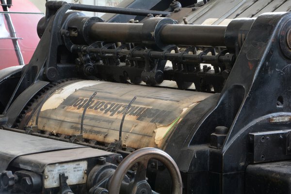 Старая печатная машина
