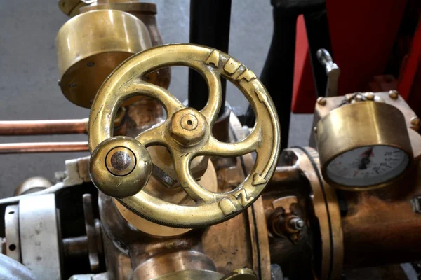 Handwheel on a fire engine — Stock Photo, Image