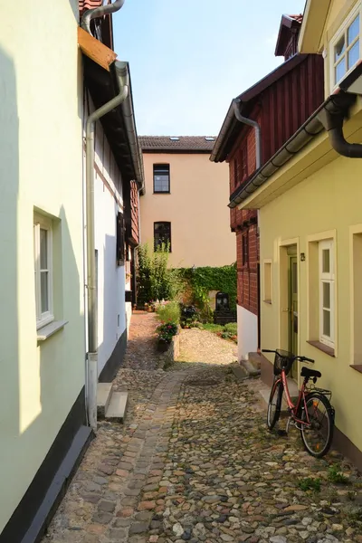 Old alley in the Old Town of Quedlinburg — Stock Photo, Image