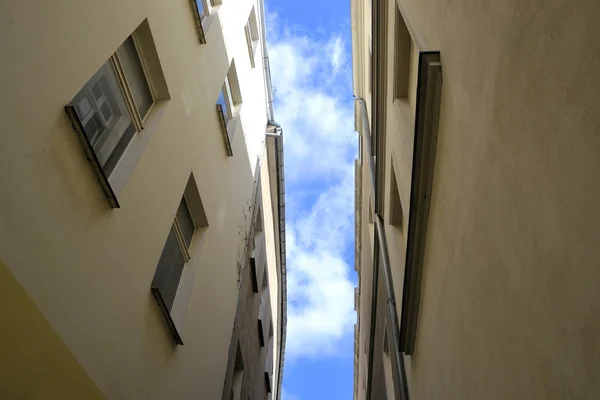 Maisons dans une rue étroite dans le Brandebourg — Photo