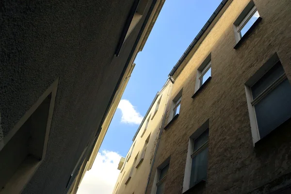 Maisons dans une rue étroite dans le Brandebourg — Photo