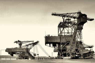 terkedilmiş açık döküm ferropolis Ekskavatör