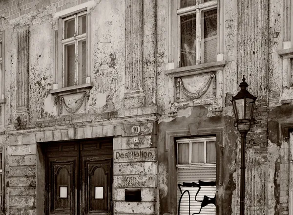 Brandenburg eski terk edilmiş evde — Stok fotoğraf