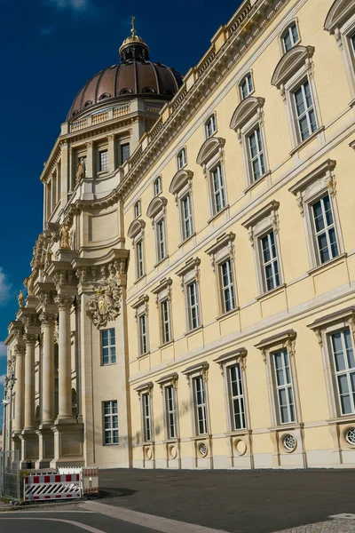 ベルリンの中心部にフンボルト フォーラムという新しい名前の都市宮殿を再建 — ストック写真