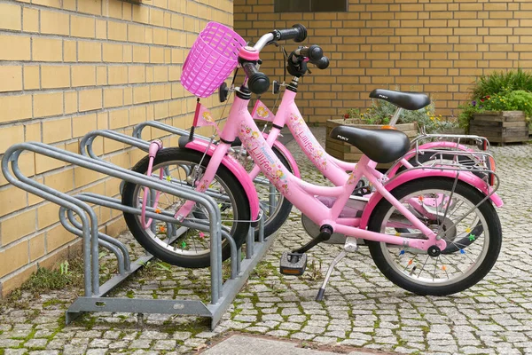 Berlín Alemania Septiembre 2021 Bicicletas Rosas Como Mercancía Línea Productos — Foto de Stock