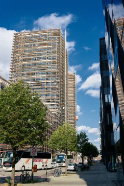 Berlin, Almanya 14 Eylül 2021: Friedrichshain ilçesinde Yukarı Berlin adı altında lüks dairelerin yeni inşaatı                               