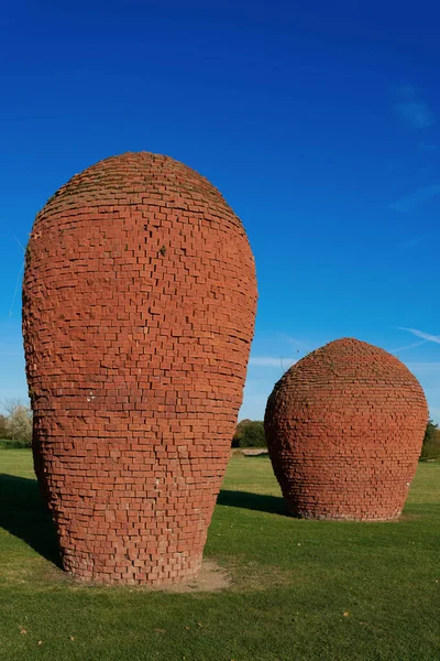 Nashromáždil Cihly Trosek Druhé Světové Války Elbauenparku Magdeburgu Dnešní Elbauenpark — Stock fotografie