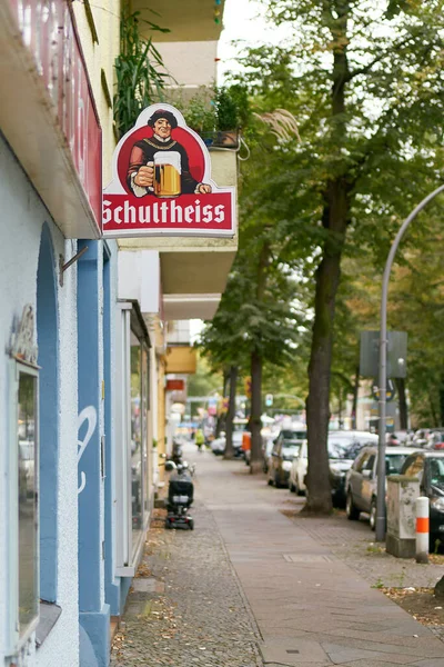 ベルリン ドイツ2021年9月17日 ベルリンの元労働者階級の近所に典型的なベルリンのパブを保存 — ストック写真