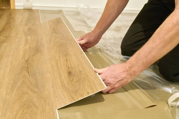 Craftsman Renovating Apartment Laying Click Vinyl Floor Covering — Stock Photo, Image