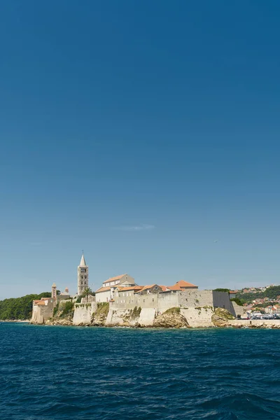 Adriyatik Denizi Üzerinden Hırvatistan Aynı Adlı Adasındaki Eski Rab Kasabasına — Stok fotoğraf