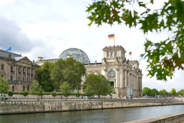 Berlim Alemanha Setembro 2021 Reichstag Berlim Margens Rio Spree Reichstag — Fotografia de Stock