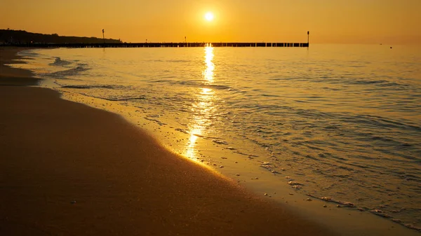 Pôr Sol Praia Kolobrzeg Costa Mar Báltico Polônia — Fotografia de Stock