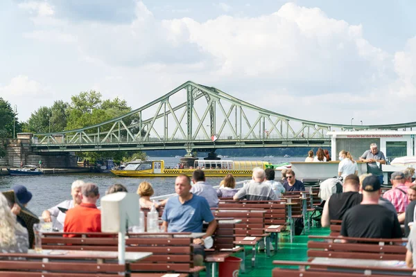 Berlin Germany July 2021 Excursion Boat Havel River Glienicke Bridge — Stock Photo, Image