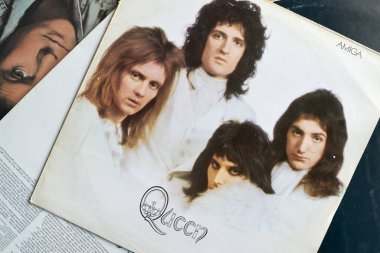Magdeburg, Almanya 15 Ocak 2022: 1981 'de GDR plak şirketi Amiga tarafından piyasaya sürülen Queen rock grubunun cover' ı. Amiga 2022 'de 75. doğum gününü kutluyor.                               