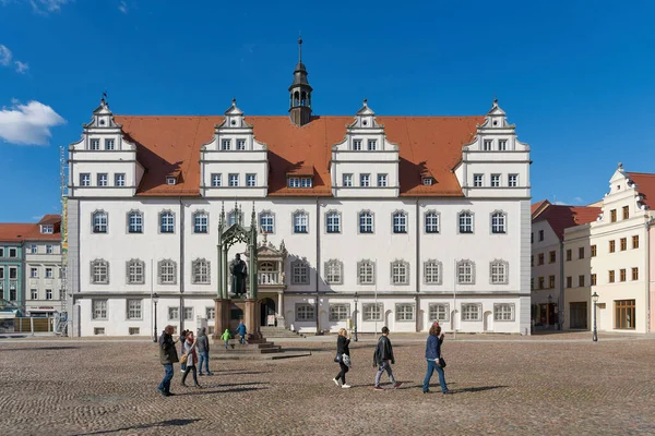 April 2022 Wittenberg Das Wittenberger Rathaus Mit Dem Denkmal Des — Stockfoto