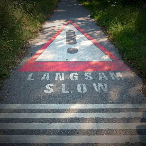 Bitte Langsames Fahren Auf Schmaler Asphaltstraße Österreich — Stockfoto