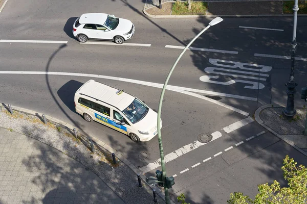 Berlin Germany September 2022 Street Scene Cars Kurfuerstendamm Berlin Bird — Stock Photo, Image