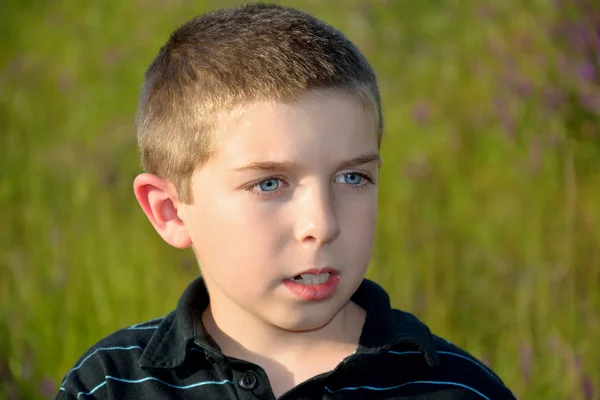 Jonge jongen — Stockfoto