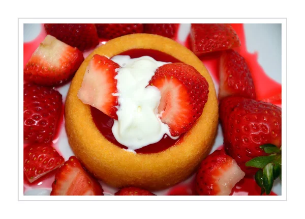 딸기 케 잌 디저트 접시 — 스톡 사진