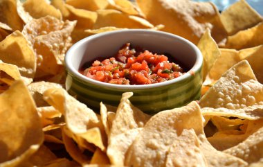 Salsa ve Nacho cips