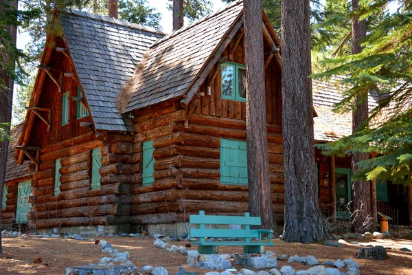 Alte rustikale Hütte - tallac historische Stätte südlich Lake Tahoe — Stockfoto