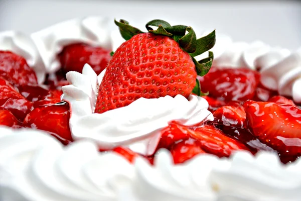 Torta de morango com creme de chicote — Fotografia de Stock