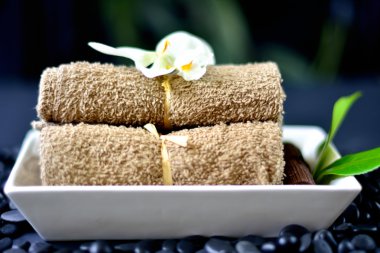 Spa havlu ve kayalar