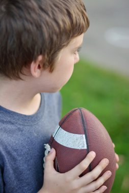 çocuğun futbol holding