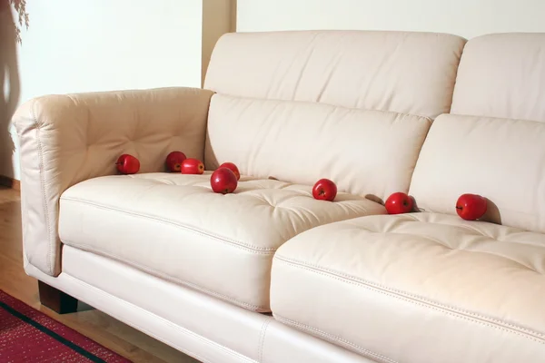 クリーム色の革の家具 — ストック写真