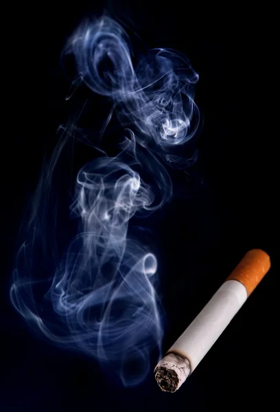 Cigarrillo y humo —  Fotos de Stock