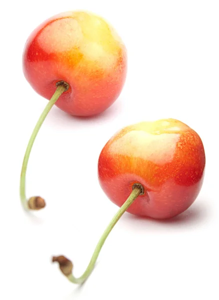 Frutta fresca di ciliegia su bianco — Foto Stock