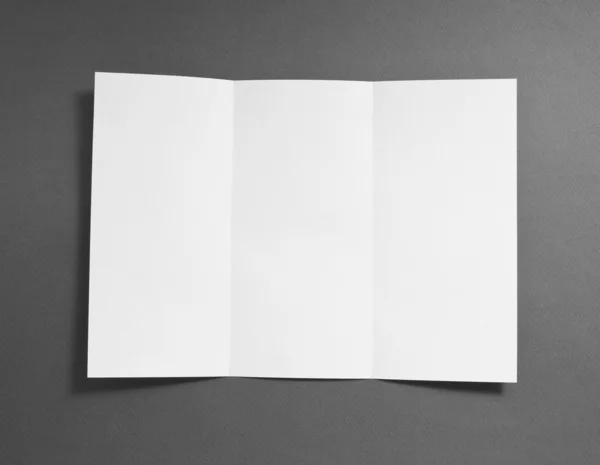 Folleto de papel plegable blanco en blanco —  Fotos de Stock