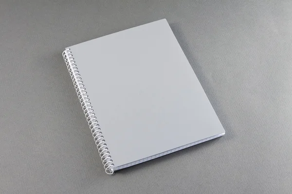 Cuaderno gris sobre fondo gris . —  Fotos de Stock