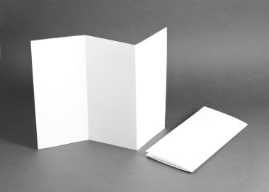 Boş beyaz katlama kağıt afiş