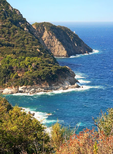 Malownicze skaliste wybrzeża wyspy elba island, Włochy — Zdjęcie stockowe